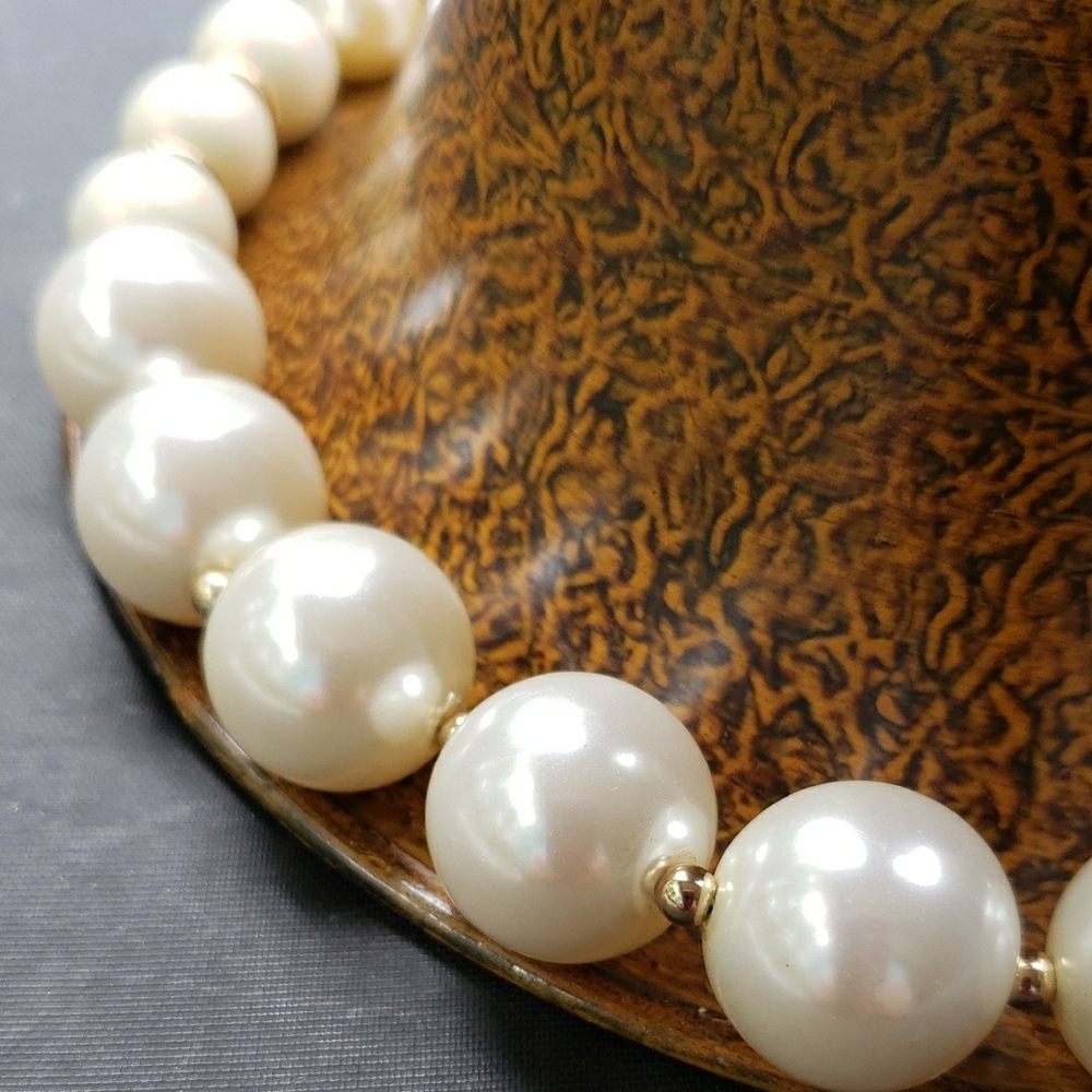 Vintage White Faux Pearl Necklace/choker